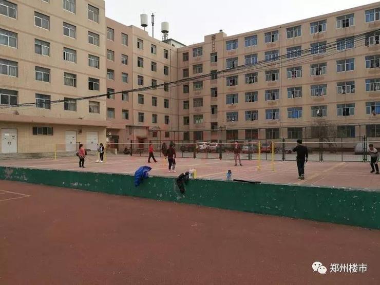 河南工程学院(桐柏路校区)羽毛球场