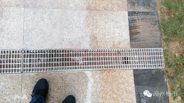 传统坡地景观使用的卵石 竖槽排水